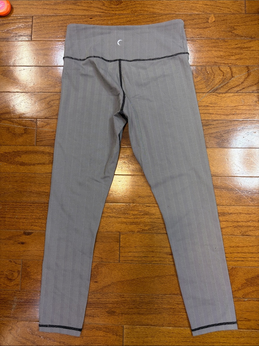 216. ZYIA women’s leggings 2 pair bundle herringbone size 6 and 8 - Picture 4 of 5